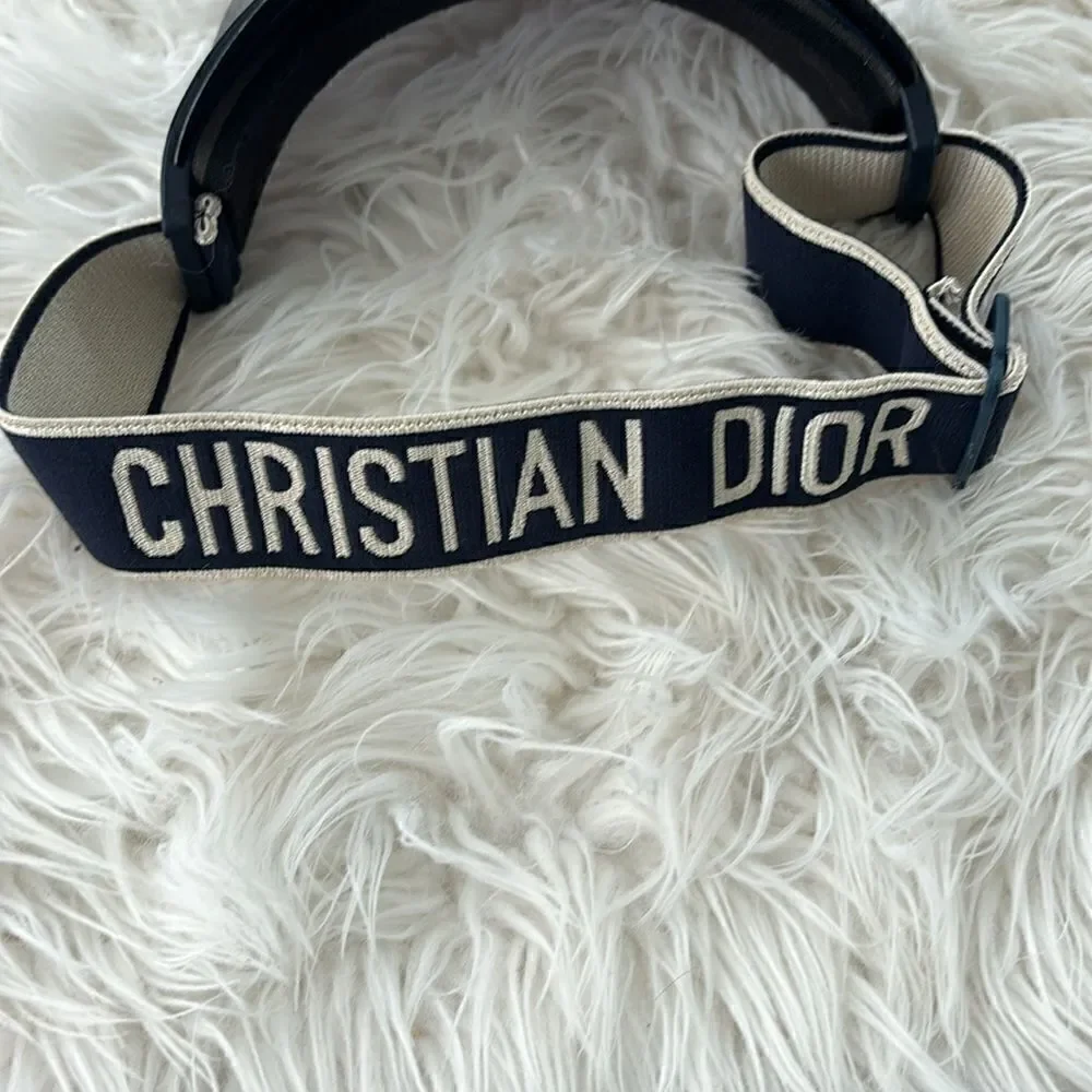 Super cute navy logo visor - vacation vibes!